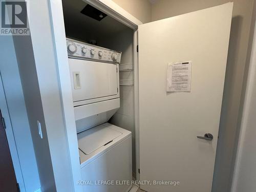 #2202 -219 Fort York Blvd, Toronto, ON - Indoor Photo Showing Laundry Room