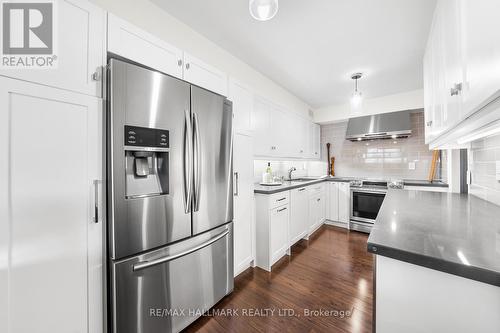 302 - 70 Baif Boulevard, Richmond Hill, ON - Indoor Photo Showing Kitchen With Stainless Steel Kitchen With Upgraded Kitchen