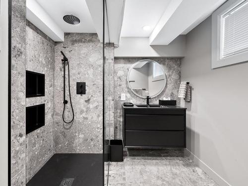 Bathroom - 2615 Rue Louis-Veuillot, Montréal (Mercier/Hochelaga-Maisonneuve), QC - Indoor