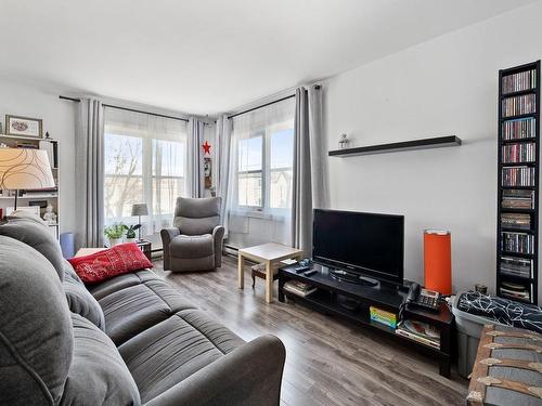 Living room - 2615 Rue Louis-Veuillot, Montréal (Mercier/Hochelaga-Maisonneuve), QC - Indoor Photo Showing Living Room
