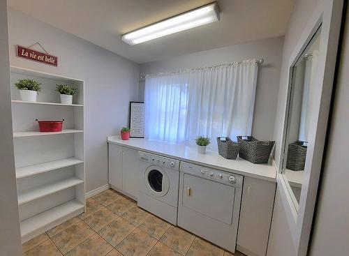 Salle de lavage - 32 Rue Du Lac, Les Coteaux, QC - Indoor Photo Showing Laundry Room