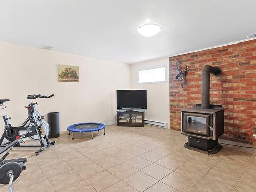 Family room - 101 25E Avenue, Sainte-Barbe, QC - Indoor Photo Showing Gym Room