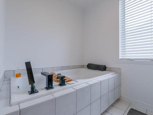 Bathroom - 185 Rue De La Futaie, Varennes, QC - Indoor Photo Showing Bathroom