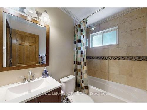1097 Ferrier Ave, Innisfil, ON - Indoor Photo Showing Bathroom