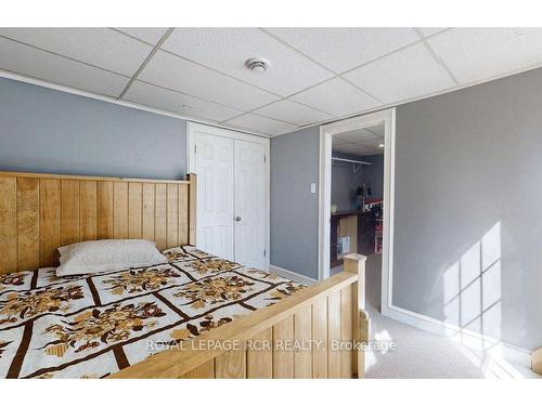 1097 Ferrier Ave, Innisfil, ON - Indoor Photo Showing Bedroom