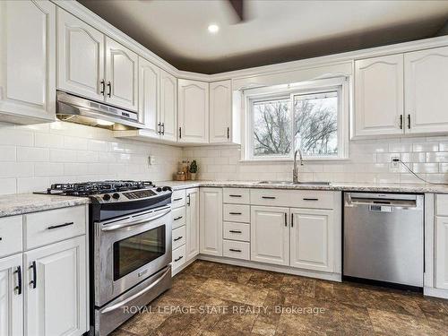 5117 Canborough Rd, West Lincoln, ON - Indoor Photo Showing Kitchen With Upgraded Kitchen