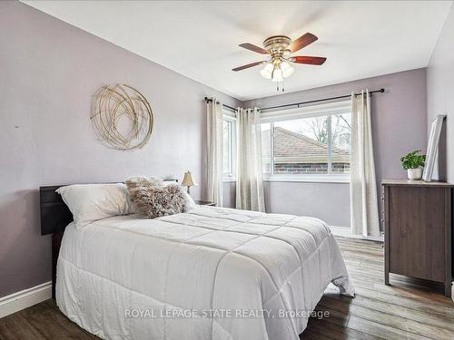 5117 Canborough Rd, West Lincoln, ON - Indoor Photo Showing Bedroom