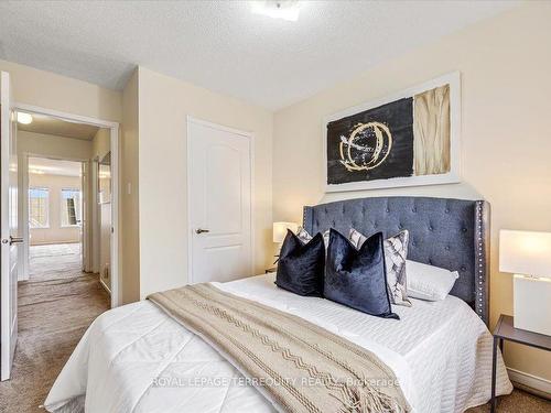 30-5525 Palmerston Cres, Mississauga, ON - Indoor Photo Showing Bedroom