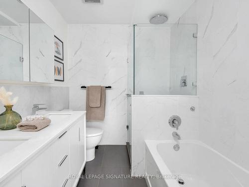 22 Hilldale Rd, Toronto, ON - Indoor Photo Showing Bathroom