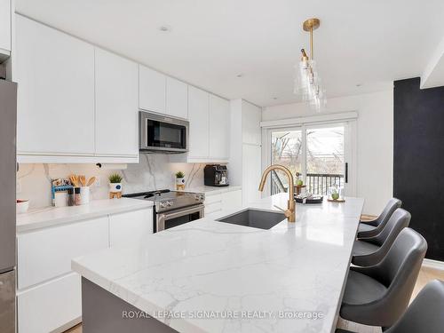 22 Hilldale Rd, Toronto, ON - Indoor Photo Showing Kitchen With Upgraded Kitchen
