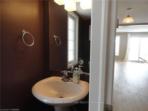 16 Chantilly St, Kitchener, ON - Indoor Photo Showing Bathroom
