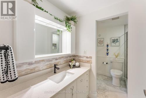 2 - 2248 Upper Middle Road S, Burlington, ON - Indoor Photo Showing Bathroom