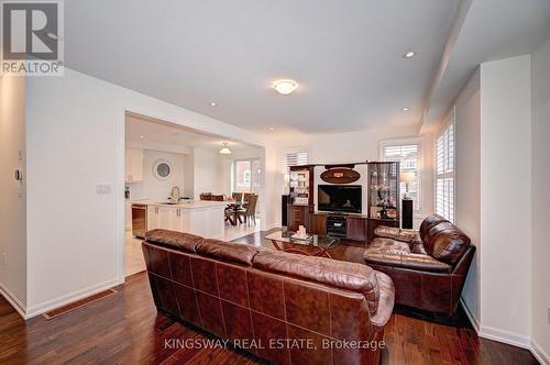 31 Compass Tr, Cambridge, ON - Indoor Photo Showing Living Room