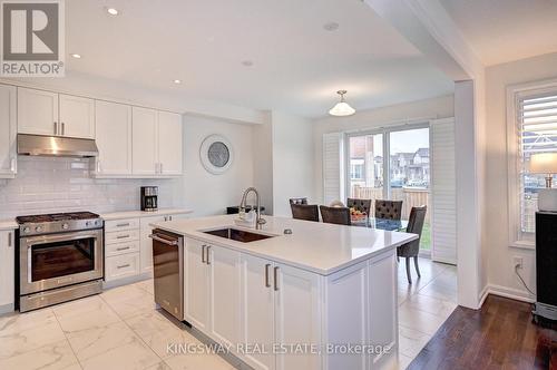 31 Compass Tr, Cambridge, ON - Indoor Photo Showing Kitchen With Upgraded Kitchen