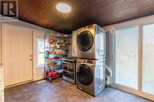 137 Main Street East, Highgate, ON - Indoor Photo Showing Laundry Room
