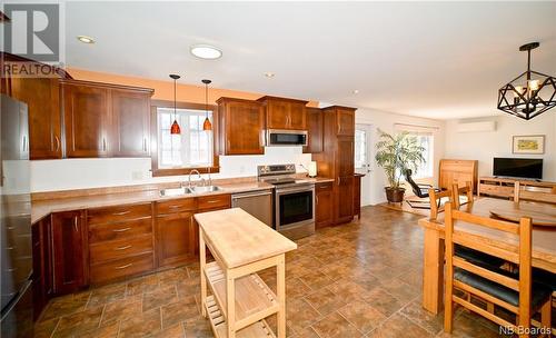 873 Route 102, Swan Creek, NB - Indoor Photo Showing Kitchen With Double Sink