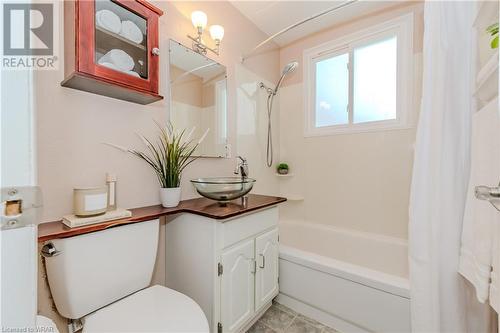 771 Rose Street, Cambridge, ON - Indoor Photo Showing Bathroom