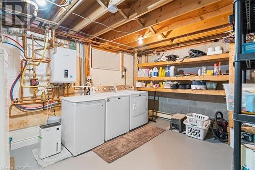 Workbench in garage - 2020 5Th Avenue W, Owen Sound, ON - Indoor Photo Showing Garage