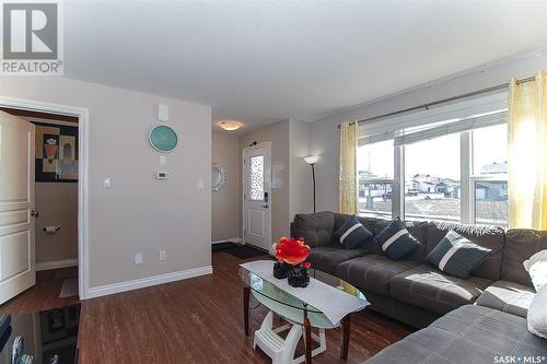 2810 Rochdale Boulevard, Regina, SK - Indoor Photo Showing Living Room