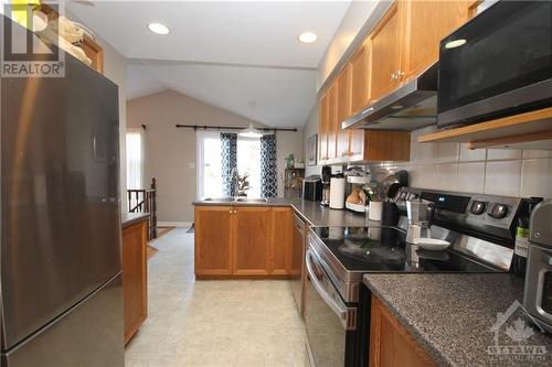 623 Wild Shore Crescent, Ottawa, ON - Indoor Photo Showing Kitchen With Double Sink