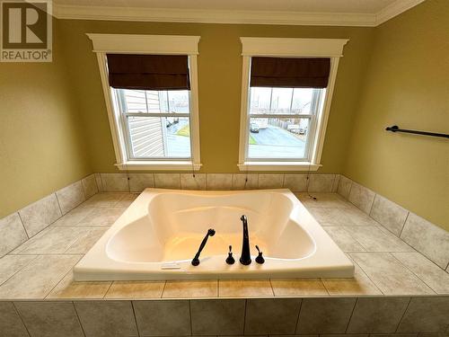 7 Kennedy Place, Grand Falls - Windsor, NL - Indoor Photo Showing Bathroom