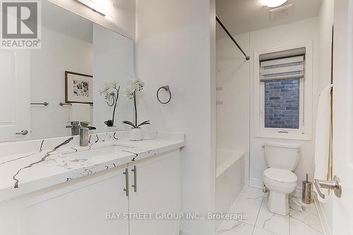4 Torbay Crt, Whitby, ON - Indoor Photo Showing Bathroom