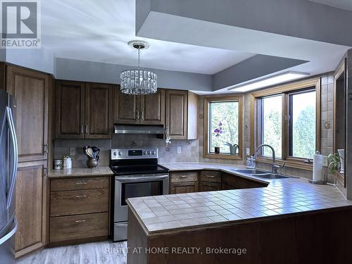 347 County Rd 19 Road, Prince Edward County, ON - Indoor Photo Showing Kitchen With Double Sink