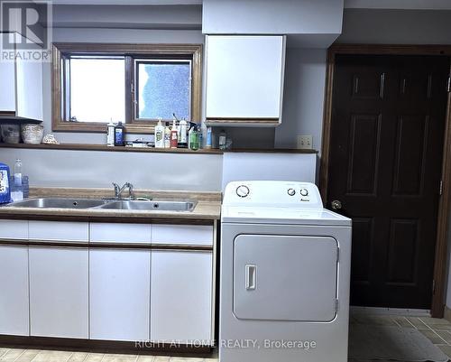 347 County Rd 19 Rd, Prince Edward County, ON - Indoor Photo Showing Laundry Room