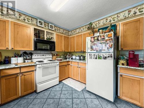 3611 Cottonwood Crescent, Terrace, BC - Indoor Photo Showing Kitchen