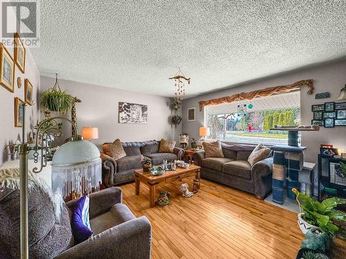 3611 Cottonwood Crescent, Terrace, BC - Indoor Photo Showing Living Room