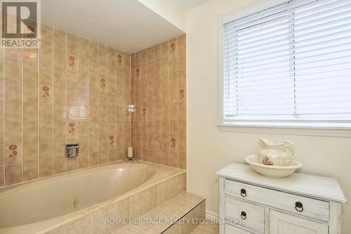 617 Weyburn Sq, Pickering, ON - Indoor Photo Showing Bathroom