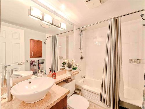 6 138 Regis Drive, Winnipeg, MB - Indoor Photo Showing Bathroom