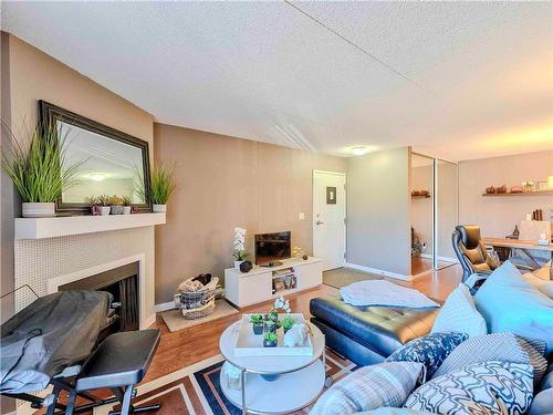 6 138 Regis Drive, Winnipeg, MB - Indoor Photo Showing Living Room With Fireplace