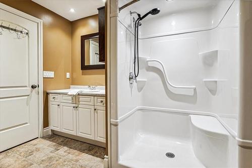 5117 Canborough Road, Wellandport, ON - Indoor Photo Showing Bathroom
