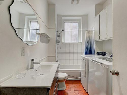 Salle de bains - 1221 Rue Atateken, Montréal (Ville-Marie), QC - Indoor Photo Showing Bathroom