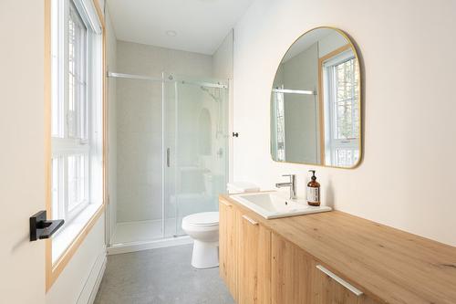 Salle de bains attenante Ã  la CCP - 2014 Ch. Du Village, Mont-Tremblant, QC - Indoor Photo Showing Bathroom