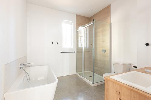 Bathroom - 2014 Ch. Du Village, Mont-Tremblant, QC - Indoor Photo Showing Bathroom