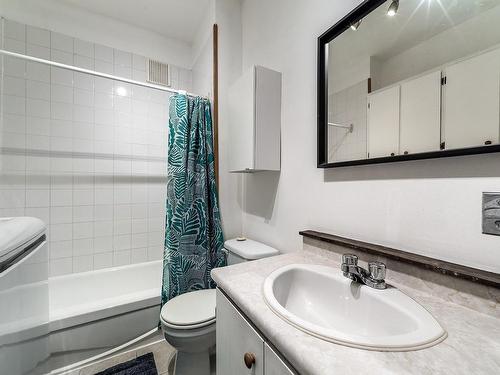 Bathroom - 1219 Rue Atateken, Montréal (Ville-Marie), QC - Indoor Photo Showing Bathroom