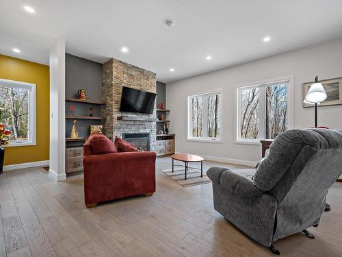 Salon - 260 Ch. Girouard, Rivière-Rouge, QC - Indoor Photo Showing Living Room With Fireplace