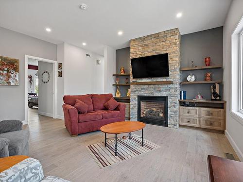 Salon - 260 Ch. Girouard, Rivière-Rouge, QC - Indoor Photo Showing Living Room With Fireplace