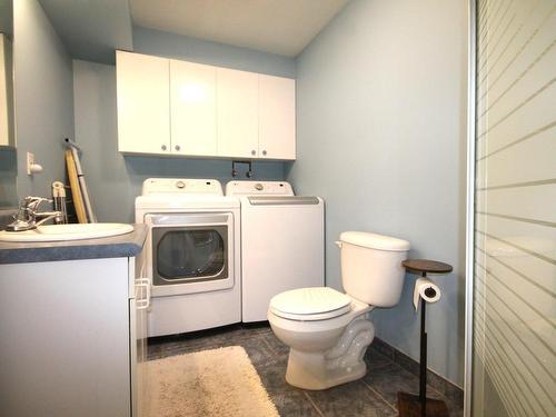 Bathroom - 227 Av. Dorchester, Pointe-Claire, QC - Indoor Photo Showing Laundry Room