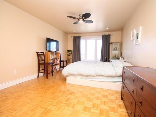Master bedroom - 227 Av. Dorchester, Pointe-Claire, QC - Indoor Photo Showing Bedroom