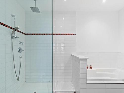 Salle de bains attenante Ã  la CCP - 103-7361 Av. Victoria, Montréal (Côte-Des-Neiges/Notre-Dame-De-Grâce), QC - Indoor Photo Showing Bathroom
