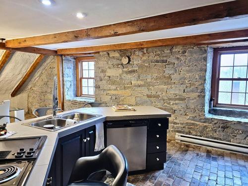 Loft - 582 Route Des Outaouais, Brownsburg-Chatham, QC - Indoor Photo Showing Kitchen With Double Sink