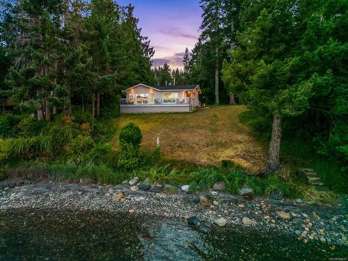 7770 Ships Point Rd, Fanny Bay, BC - Outdoor