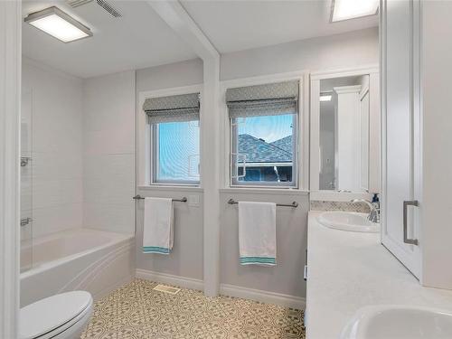 6038 Salish Rd, Duncan, BC - Indoor Photo Showing Bathroom