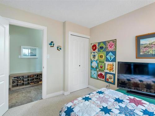 6038 Salish Rd, Duncan, BC - Indoor Photo Showing Bedroom