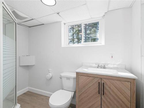 7997 Island Hwy North, Black Creek, BC - Indoor Photo Showing Bathroom