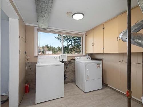 7997 Island Hwy North, Black Creek, BC - Indoor Photo Showing Laundry Room