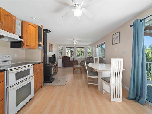 7997 Island Hwy North, Black Creek, BC - Indoor Photo Showing Kitchen